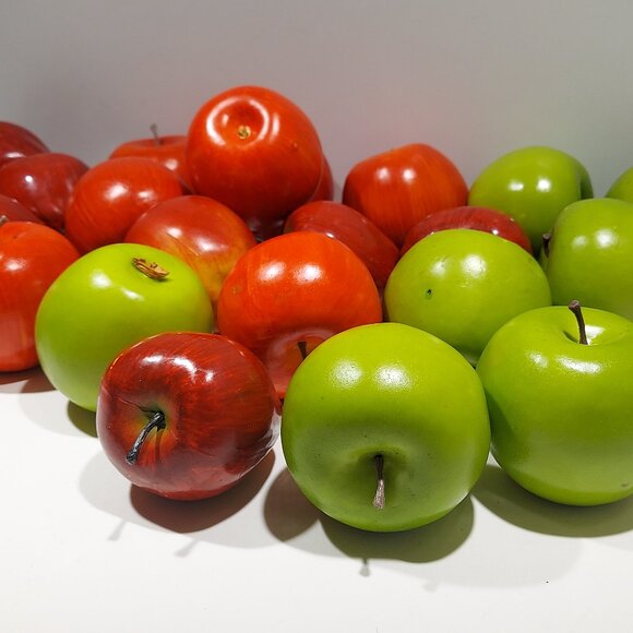 Wooden Basket with Red and Green Apples - Picture 6 of 8